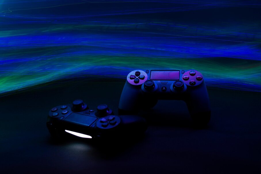Scaffale con videogiochi usati per diverse console